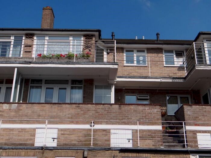 2 Bedroom Flat To Rent In Hill Avenue, Amersham, HP6