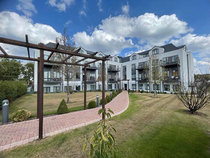 2 Bedroom Apartment To Rent In Bay Tree Avenue, Leatherhead, KT22