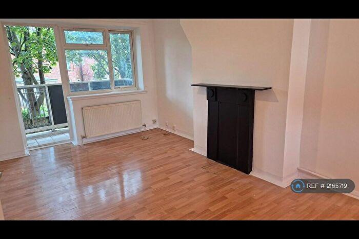 3 Bedroom Flat To Rent In Chadwick Road, London, NW10