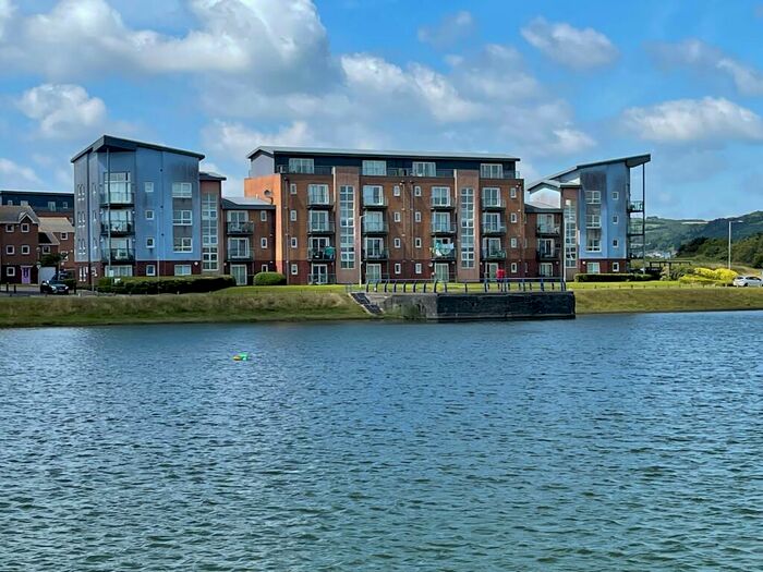 3 Bedroom Flat To Rent In Cwrt Westfa, Pentre Doc Y Gogledd, Llanelli, SA15