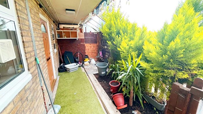 1 Bedroom Flat To Rent In The Weymarks, Weir Hall Road, London, N17