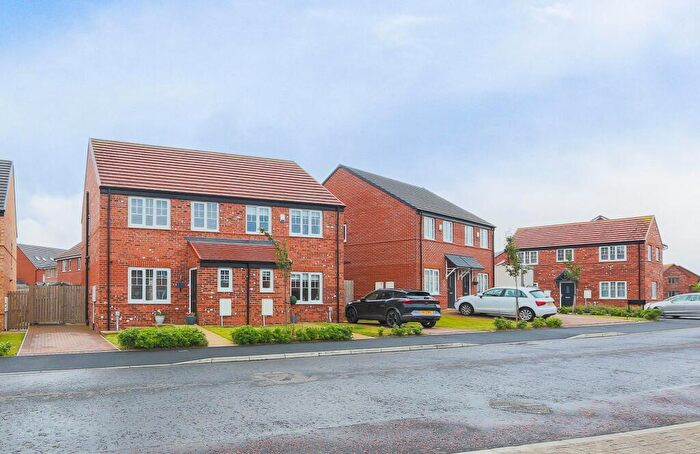 3 Bedroom Semi-Detached House For Sale In Pinetree Drive, Cygnet Park, NE12