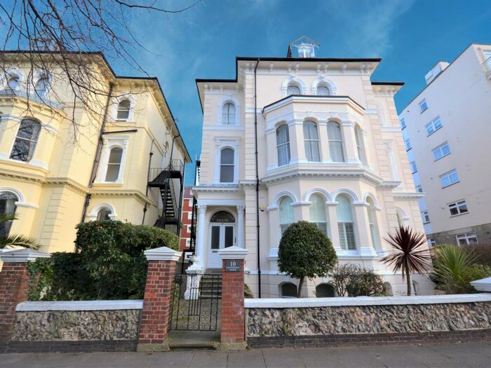 3 Bedroom Flat To Rent In Devonshire Place, Eastbourne, BN21