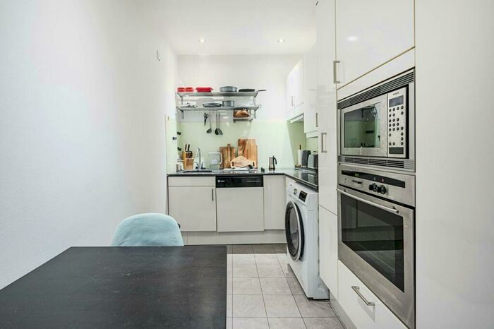 2 Bedroom Flat To Rent In Aldersgate Street, Clerkenwell, London, EC1A