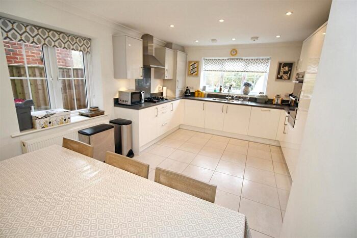 3 Bedroom Semi-Detached House For Sale In Larissa Close, Tilehurst, Reading, RG31