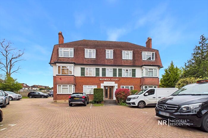 1 Bedroom Flat For Sale In Hook Road, Surbiton, Surrey., KT6