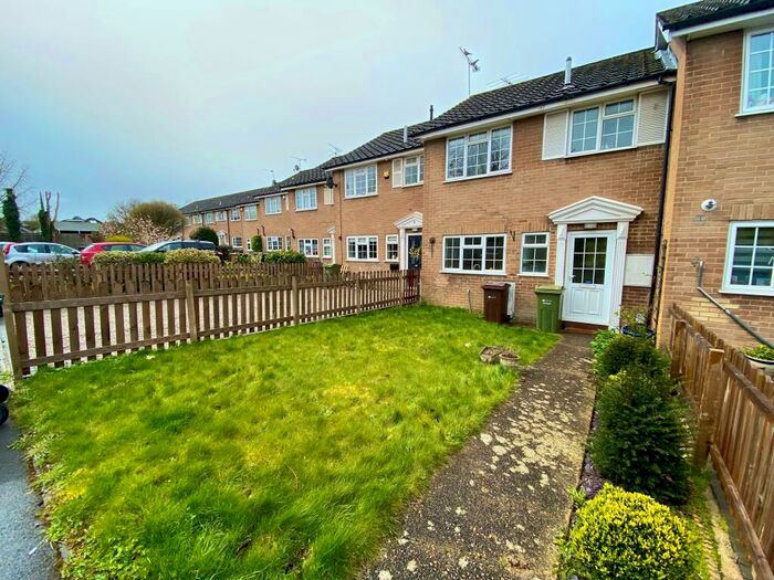 3 Bedroom House To Rent In Regalfield Close, Guildford, GU2