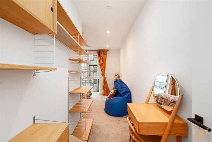 1 Bedroom Flat To Rent In New Tanner Way, London Square, Bermondsey, SE1