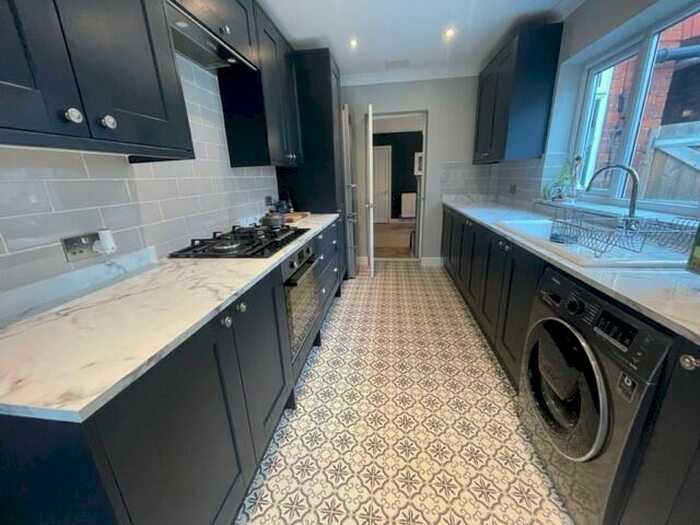 2 Bedroom House To Rent In High Street, Saxilby, LN1