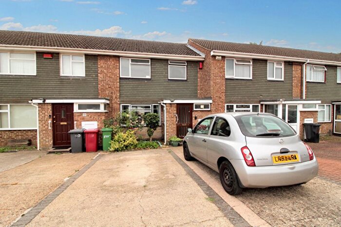 3 Bedroom Terraced House To Rent In Birch Grove, Slough, SL2