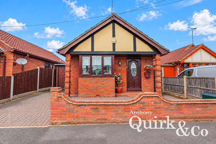 2 Bedroom Detached Bungalow For Sale In Paarl Road, Canvey Island, SS8
