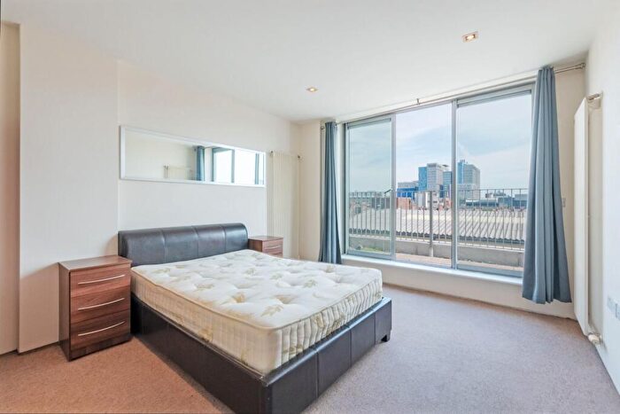 2 Bedroom Flat To Rent In Plumbers Row, Whitechapel, E1