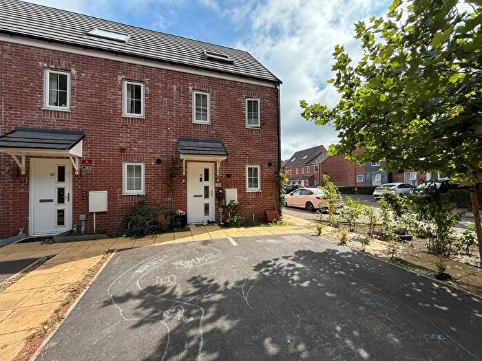 3 Bedroom End Of Terrace House For Sale In Fauna Field, Dunstable, LU5