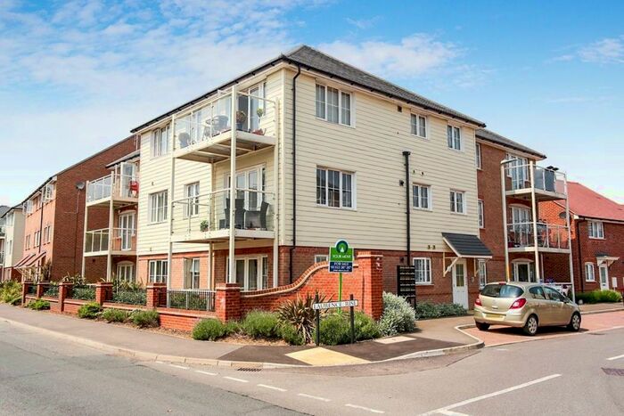 2 Bedroom Flat To Rent In Laurence Rise, Dartford, DA2