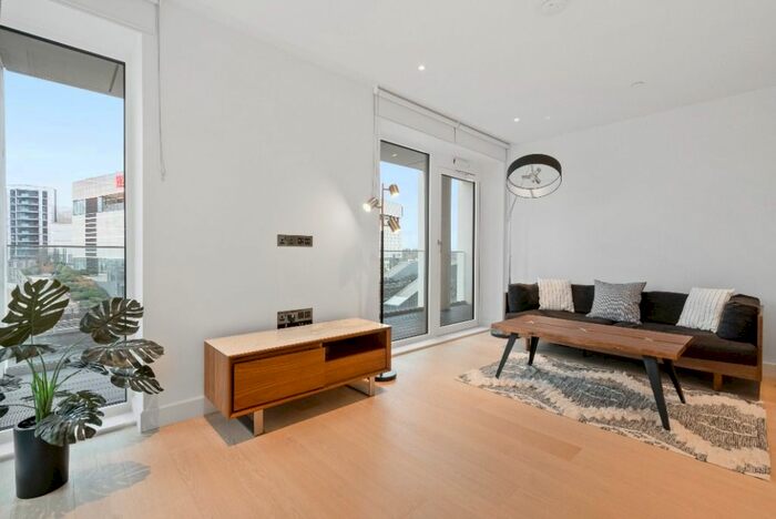 2 Bedroom Flat To Rent In Fountain Park Way, White City, London, W12