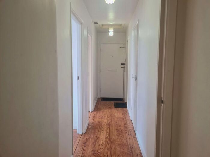 2 Bedroom Flat To Rent In Old Station Road, Hayes, UB3