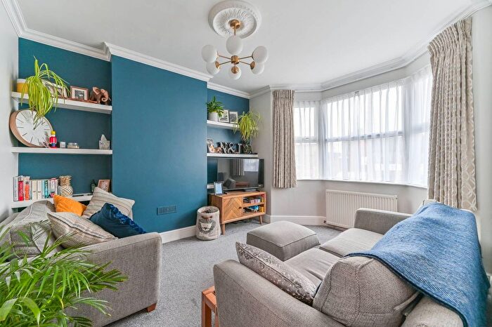 3 Bedroom Flat To Rent In Woodville Road, Thornton Heath, CR7