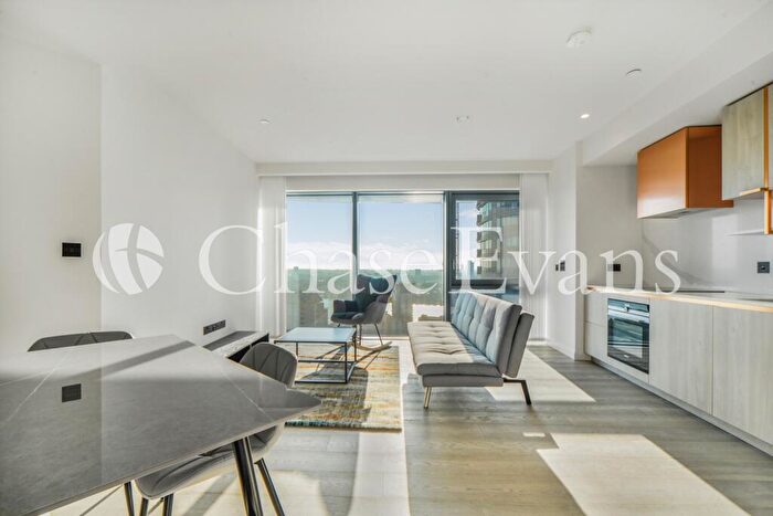 2 Bedroom Flat To Rent In Aspen, Consort Place, Marsh Wall, Canary Wharf, London, E14