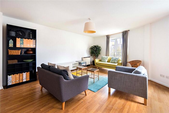 2 Bedroom Flat To Rent In Fonda Court, Premiere Place, London, E14