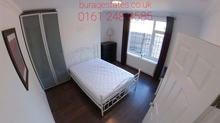 5 Bedroom Semi-Detached House To Rent In Parrs Wood Road, Manchester, M20