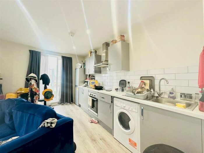 2 Bedroom Apartment To Rent In The Curve, Nottingham, NG7