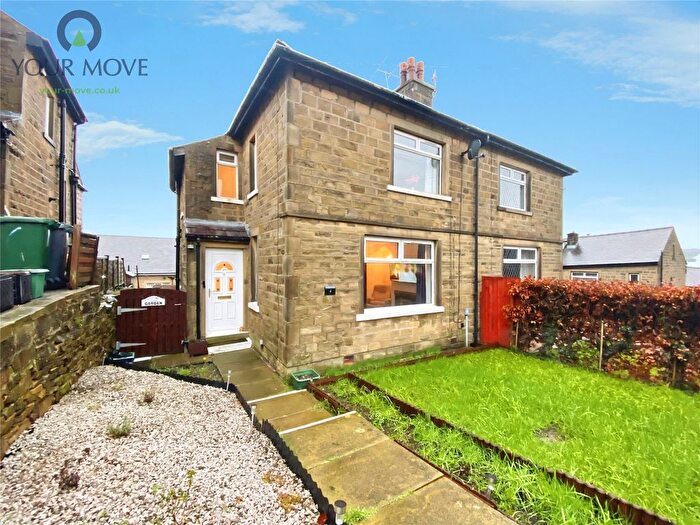 3 Bedroom Semi-Detached House For Sale In Oakbank Avenue, Keighley, West Yorkshire, BD22