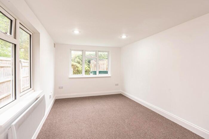 1 Bedroom Maisonette To Rent In Bulan Road, Headington, Oxford, OX3