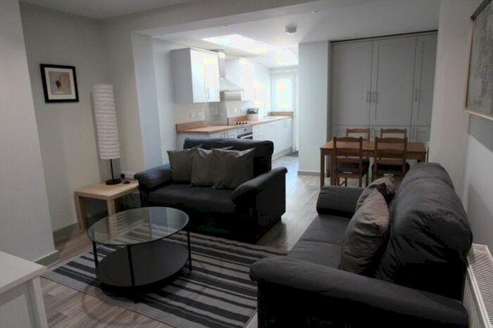 4 Bedroom Terraced House To Rent In North Street, Bridgwater, TA6