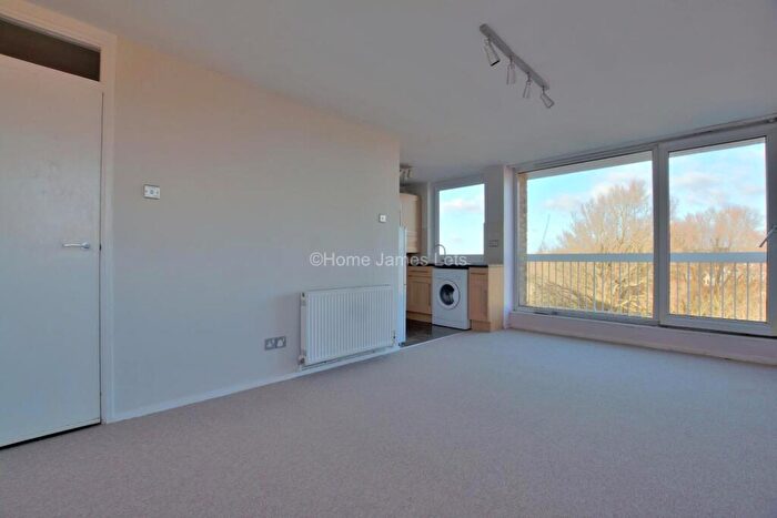2 Bedroom Apartment To Rent In Furze Hill, Hove, BN3
