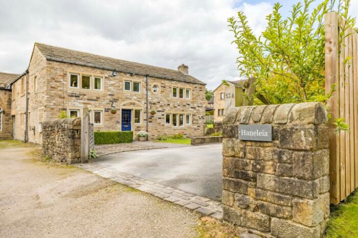 4 Bedroom Link Detached House For Sale In Gynn Lane, Honley, Holmfirth, HD9