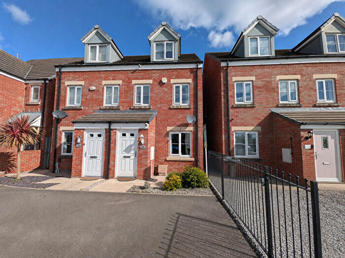 3 Bedroom Town House For Sale In Lyle Close, Thurcroft, S66