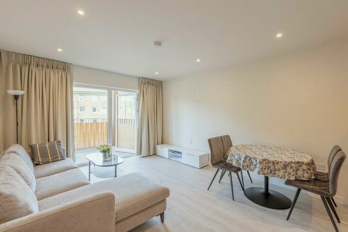 2 Bedroom Apartment To Rent In Inglis Way, London, NW7