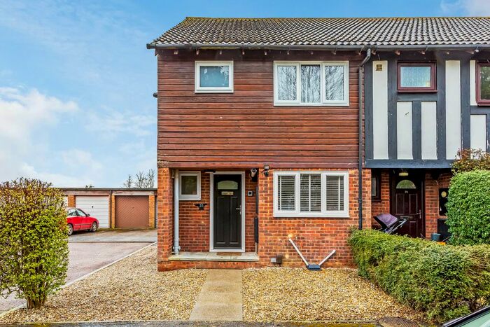 3 Bedroom End Of Terrace House For Sale In Coomb Field, Edenbridge, TN8