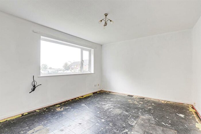 1 Bedroom Flat For Sale In Derwent Crescent, Arnold, Nottinghamshire, NG5