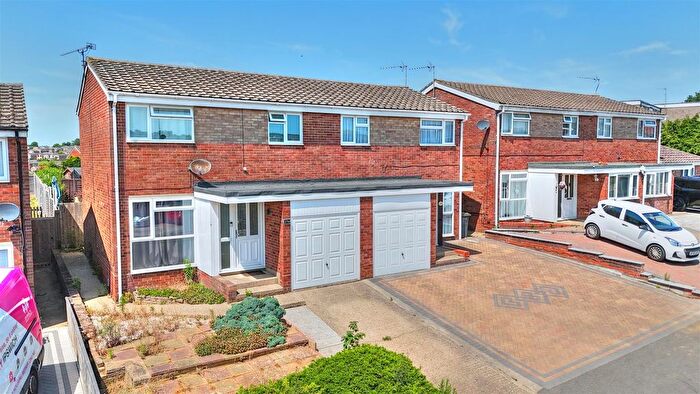 3 Bedroom Semi Detached House For Sale In Sheldrake Drive, Ipswich, IP2