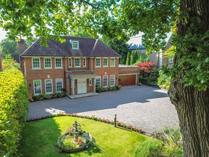 6 Bedroom Detached House For Sale In Camlet Way, Hadley Wood, EN4