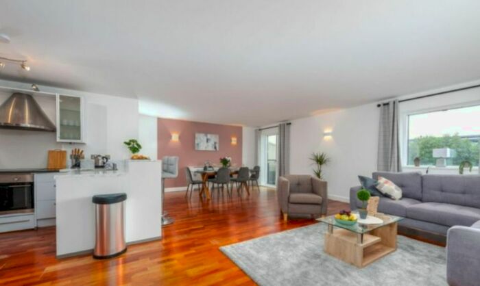 2 Bedroom Flat To Rent In Henke Court, Cardiff, CF10