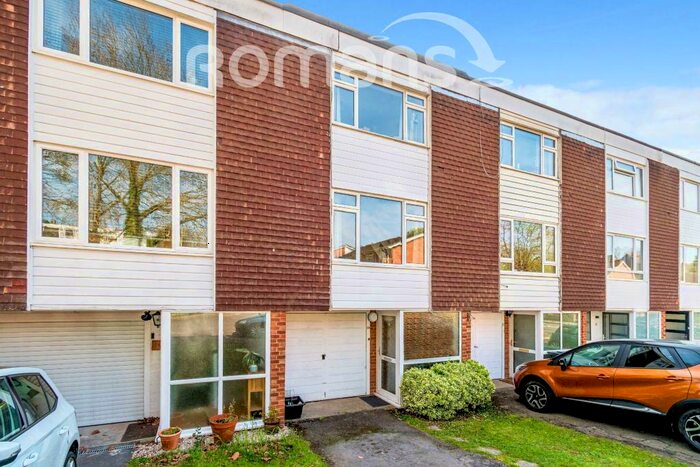 3 Bedroom Town House To Rent In Fulflood, Winchester, SO22