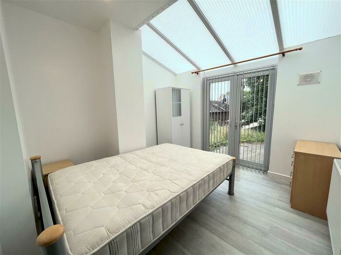 1 Bedroom Apartment To Rent In Eversley Road, Sketty, Swansea, SA2