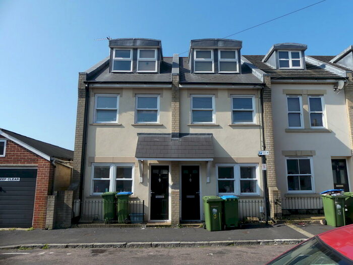 3 Bedroom Town House To Rent In Dover Street, Southampton, SO14