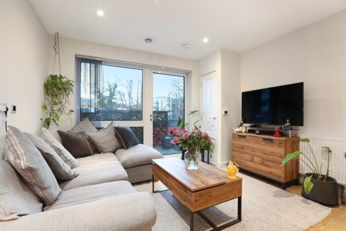 1 Bedroom Flat For Sale In Lomond Grove, London, SE5