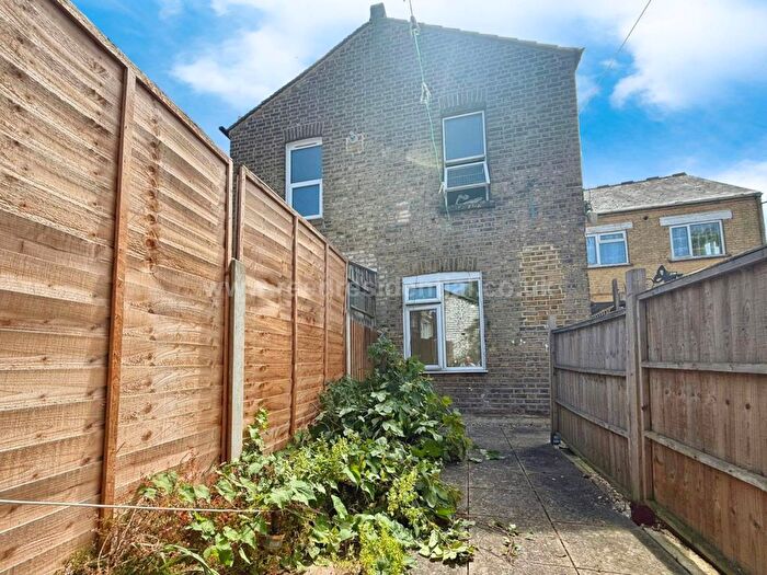 2 Bedroom Flat For Sale In West Street, Southend On Sea, SS2