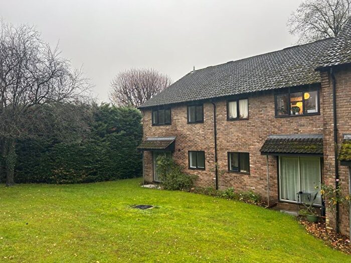 2 Bedroom Flat To Rent In Newlands, Old Hatfield, AL9