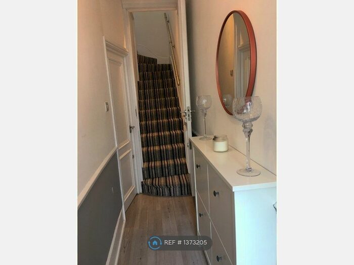 1 Bedroom Flat To Rent In Graham Road, London, N15