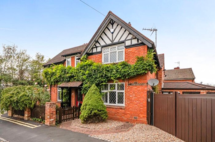3 Bedroom Semi-Detached House To Rent In Surley Row, Emmer Green, RG4