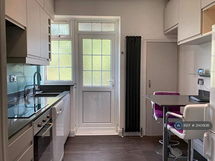 2 Bedroom Flat To Rent In Hendon Park Mansions, London, NW4