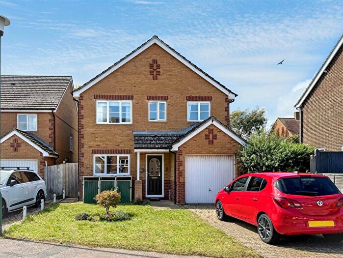 4 Bedroom Detached House For Sale In The Thatchings, Polegate, BN26