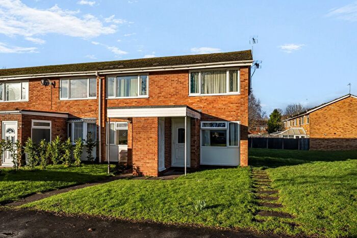 2 Bedroom Maisonette For Sale In Nethercote Gardens, Shirley, Solihull, West Midlands, B90