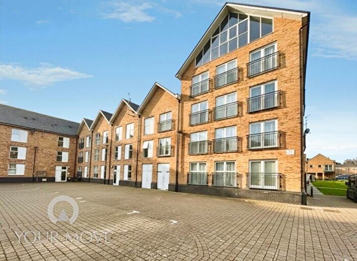 2 Bedroom Flat For Sale In Esparto Way, South Darenth, Dartford, Kent, DA4