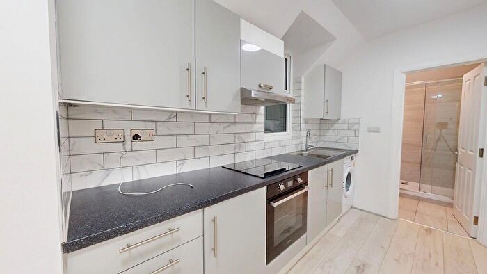 2 Bedroom Apartment To Rent In Two Bed Flat To Rent In Thornton Heath, CR7